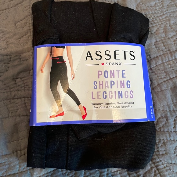 SPANX Pants - New with tags Spanx ponte shaping leggings size small